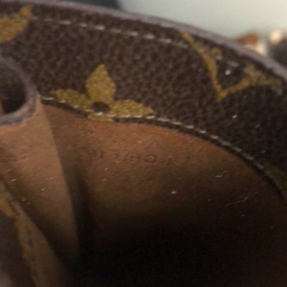 Louis Vuitton - Picture 7 of 9